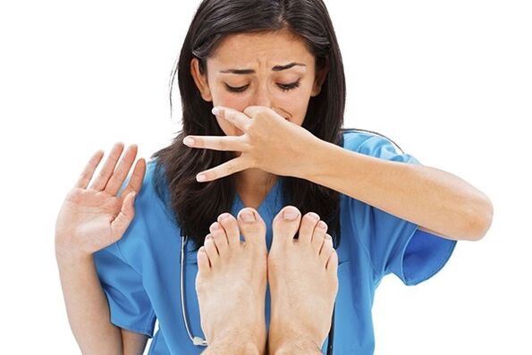 силна миризма на краката с гъбички по ноктите